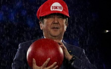 Shinzo Abe y la vez que se transformó en Mario para las Olimpiadas