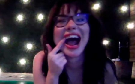 Streamer de Twitch se resbaló y terminó rompiéndose los dientes EN VIVO