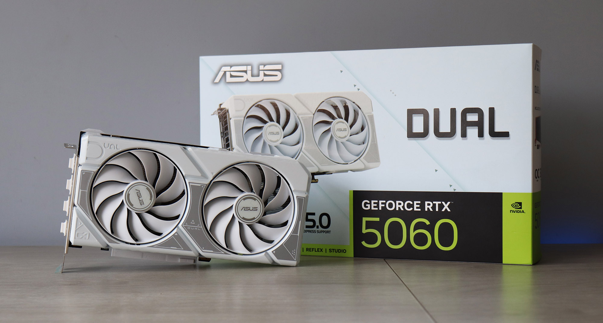 Imagen de ASUS DUAL GEFORCE RTX 5060 WHITE – REVIEW