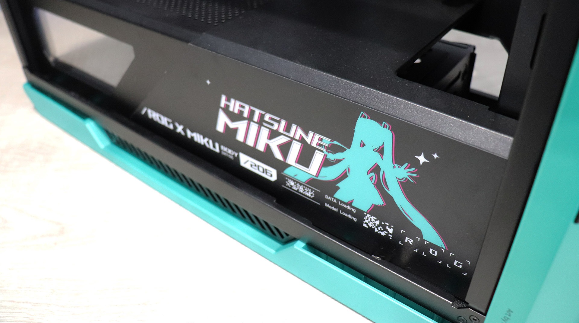 Imagen de ASUS ROG STRIX HELIOS II EDICIÓN HATSUNE MIKU – REVIEW